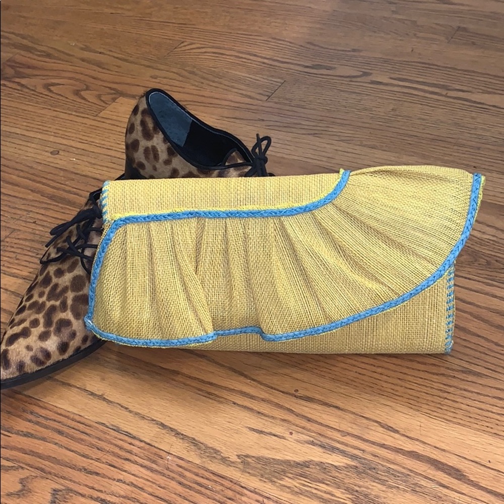 New! Mud pie woven clutch